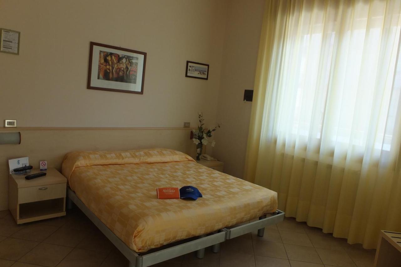 Hotel Nettuno Sottomarina Exterior photo